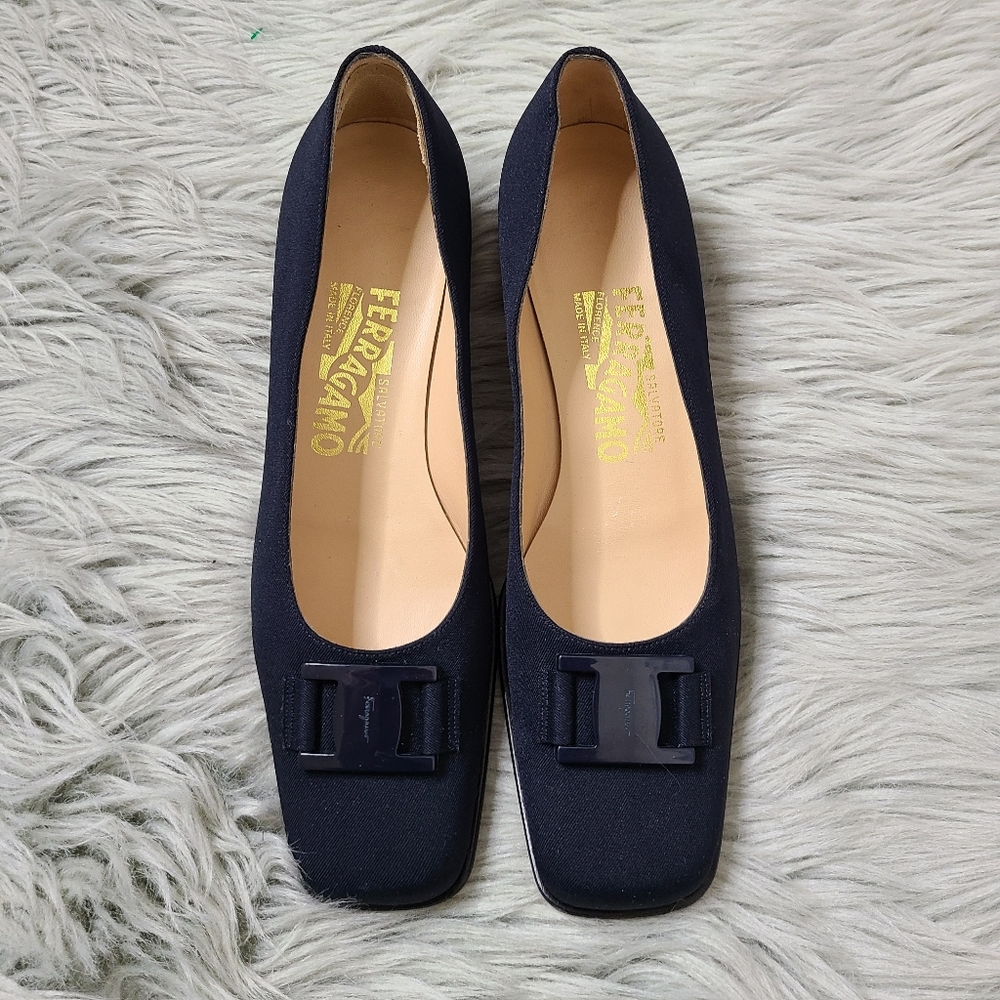 Salvatore Ferragamo 8AA Narrow Square Toe Heels